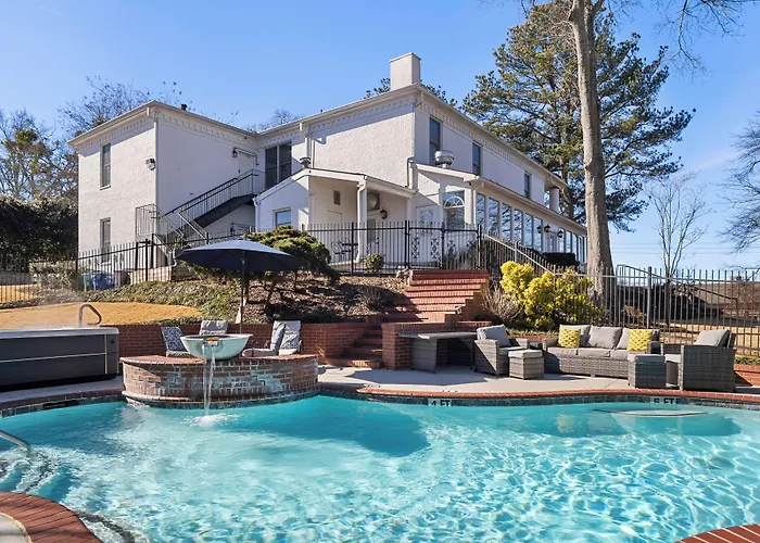 Stone Mountain Manor