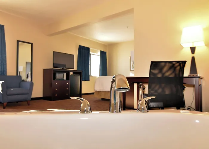 Cobblestone Inn & Suites - Holstein