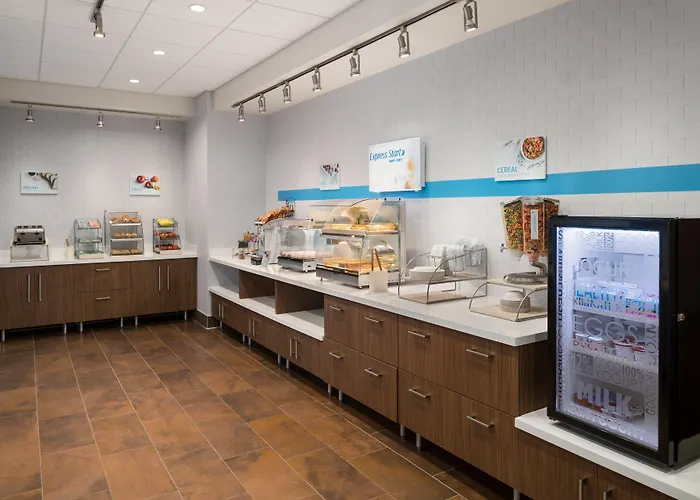 Holiday Inn Express & Suites Duluth North - Miller Hill By Ihg