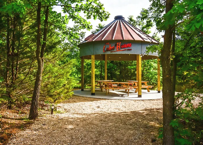 The Lake House Inn