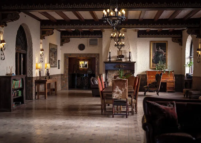 The Holland Hotel