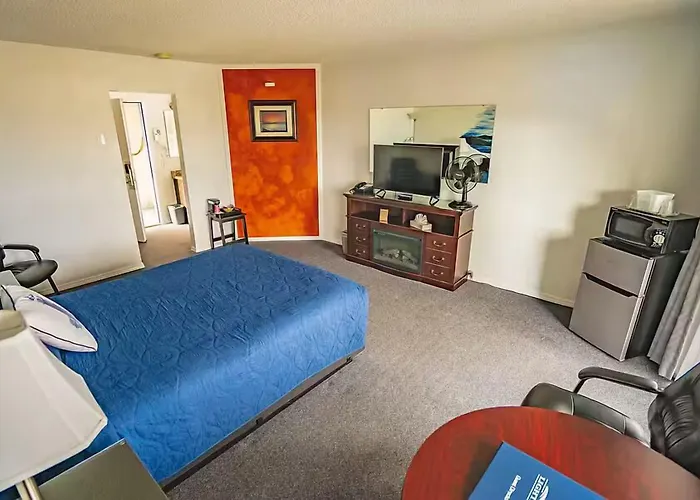 Lighthouse Cove Inn