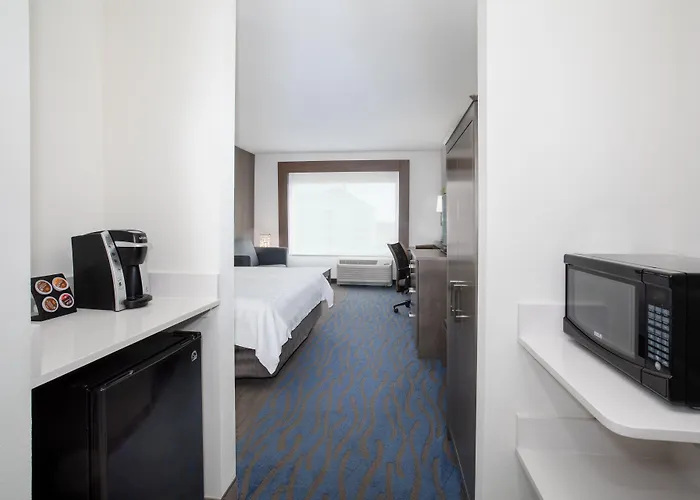 Holiday Inn Express & Suites Great Bend By Ihg