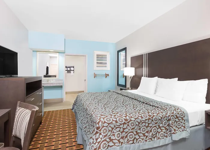 Days Inn & Suites By Wyndham Madisonville