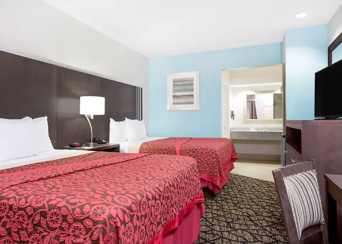 Days Inn & Suites By Wyndham Madisonville