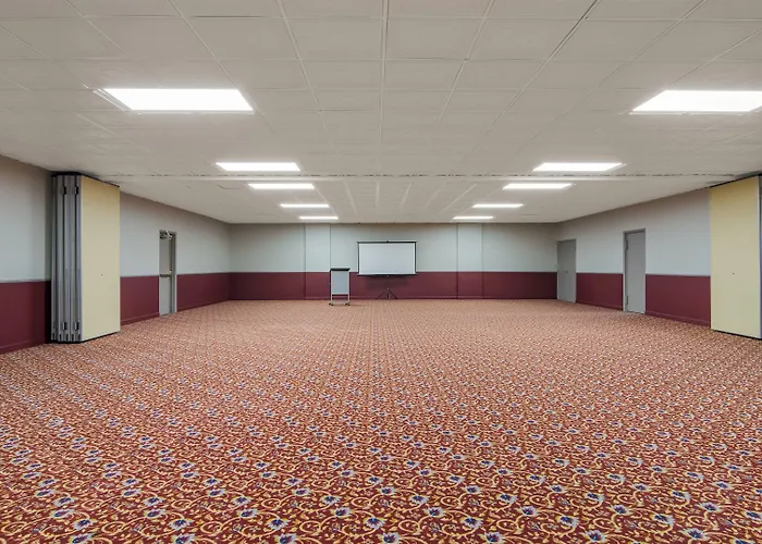 Red Roof Inn & Conference Center Chicago - N Aurora/ Naperville