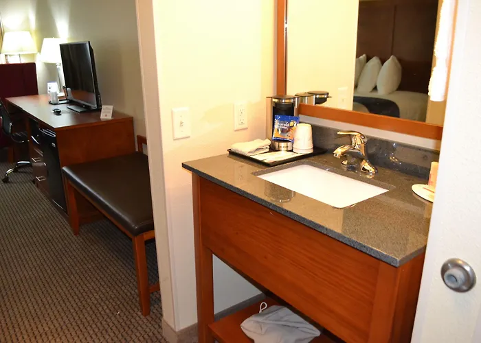 Baymont By Wyndham Grand Forks