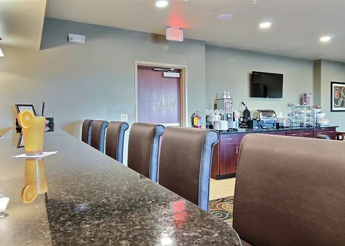 Cobblestone Hotel & Suites - Beulah