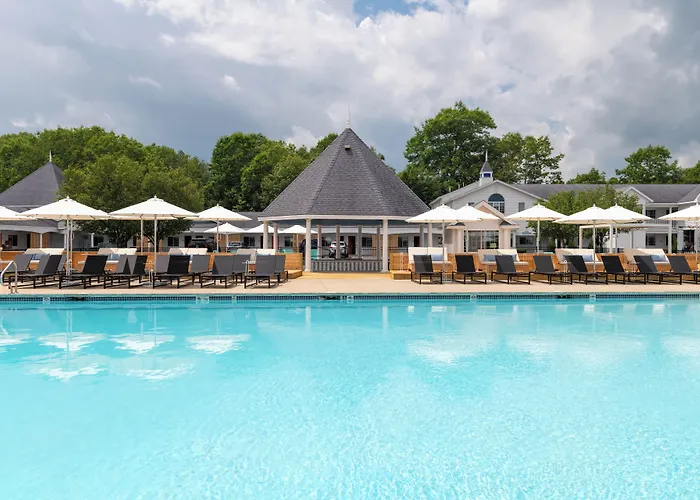 Driftaway Hotel And Pool