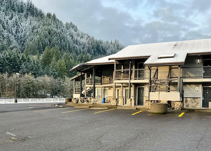 Seasons Motel