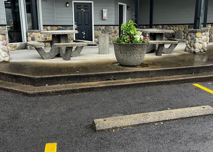 Seasons Motel