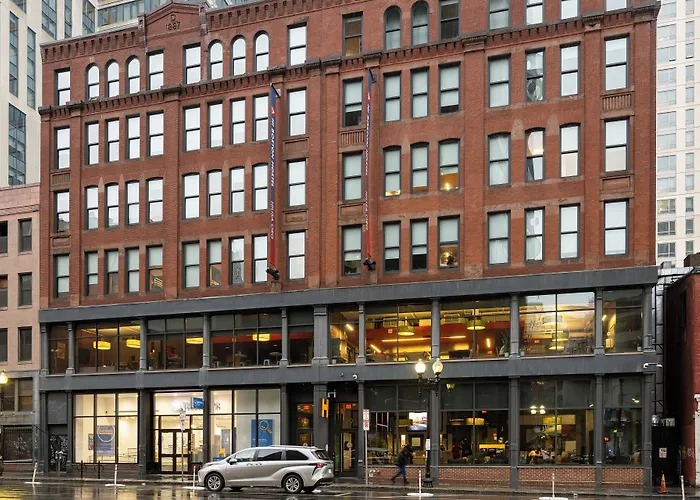 Hi Boston Hostel