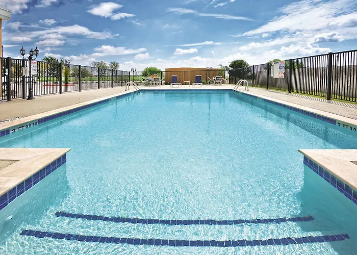 La Quinta By Wyndham Victoria - South