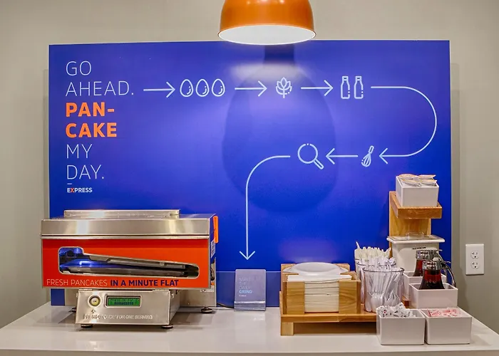 Holiday Inn Express & Suites Manhattan By Ihg