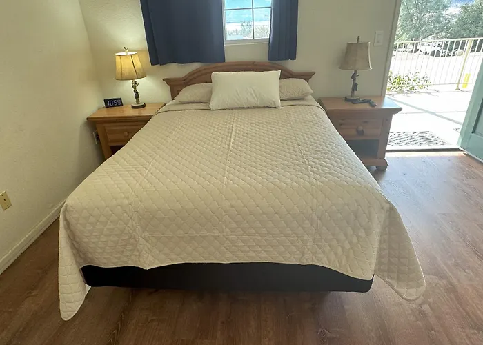 Barewood Inn & Suites