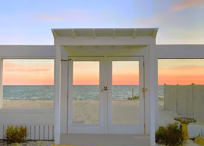 By The Sea Guests Bed & Breakfast And Suites