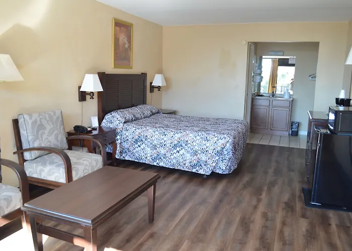Tarpon Shores Inn
