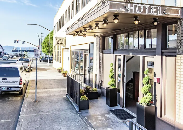 Commodore Hotel