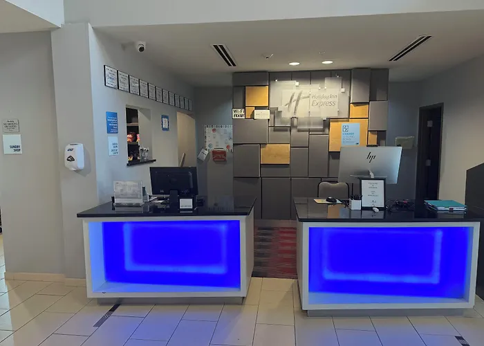 Holiday Inn Express & Suites Bonham By Ihg