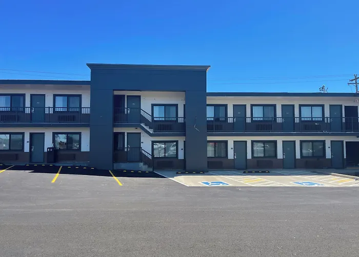 Seven Seas Inn & Suites