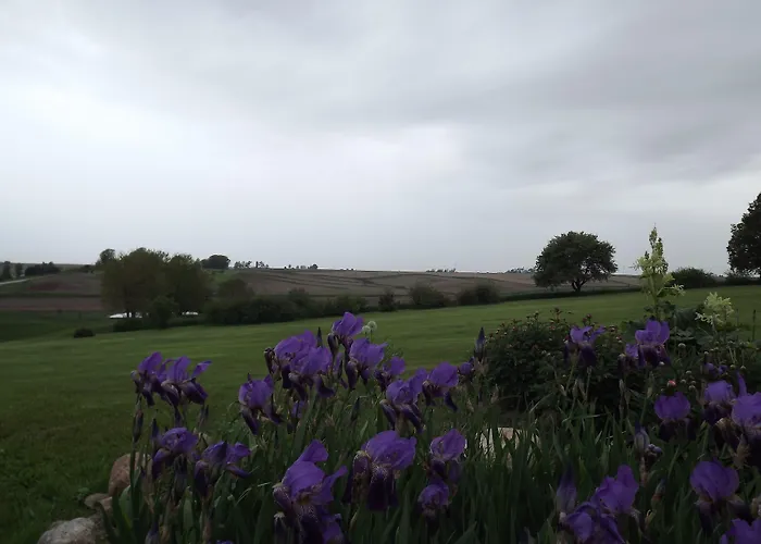 Crest Country Inn