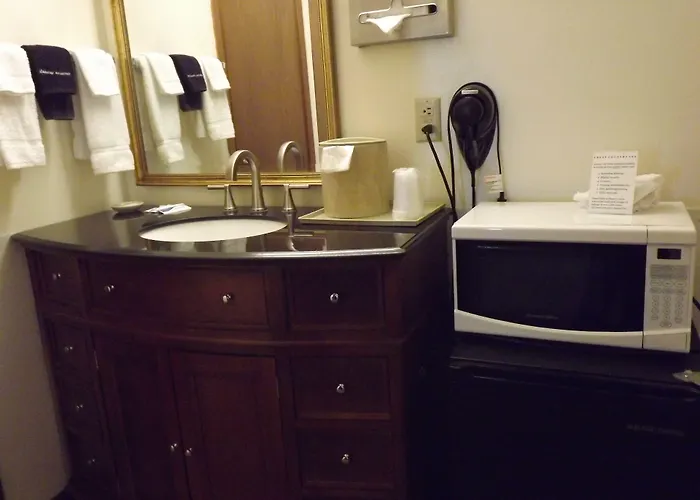 Crest Country Inn