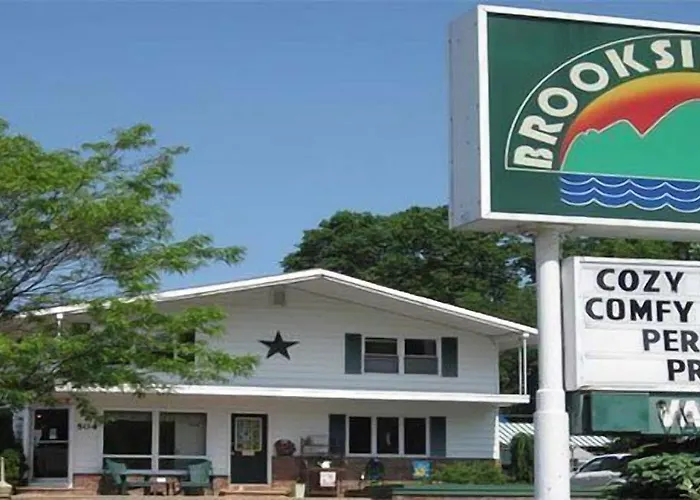 Brookside Motel & Cabins