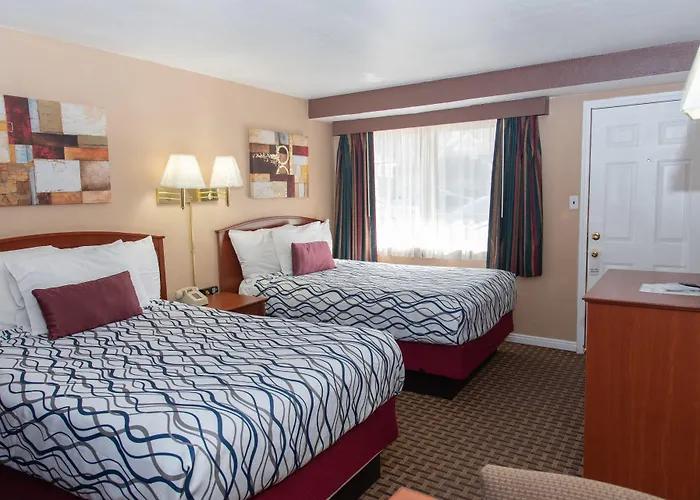 Esquire Inn