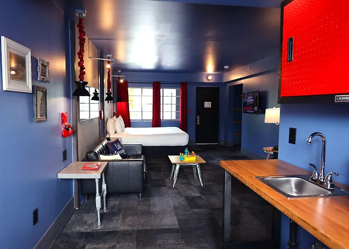 Hotel Gaythering - Gay Hotel - All Adults Welcome