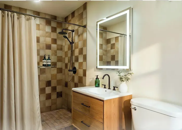 Western Riviera Lakeside Lodging