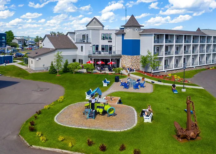 Park Point Marina Inn