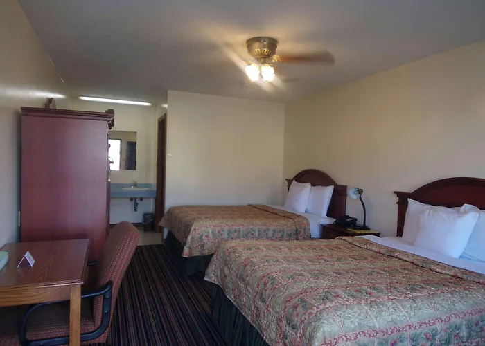 Huggy Bear Motel - Warren