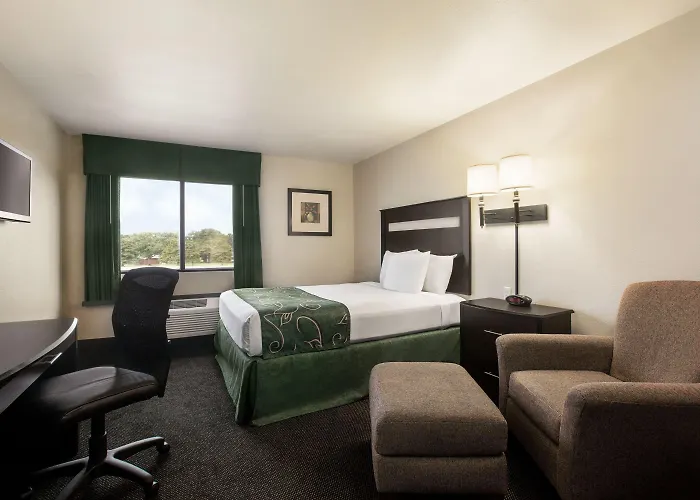 Travelodge By Wyndham Livonia