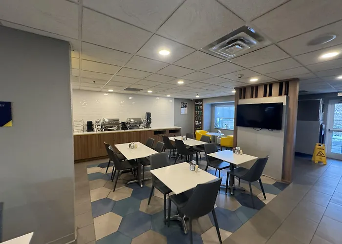 Microtel Inn & Suites By Wyndham Wheeling At The Highlands