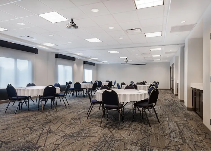 Holiday Inn Express & Suites - Kansas City Ku Medical Center By Ihg