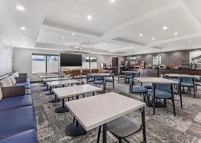 Best Western Plus Airport Inn & Suites