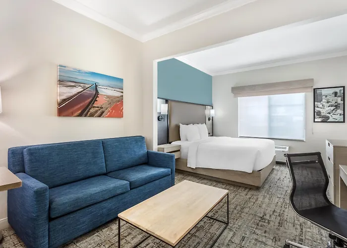 Best Western Plus Airport Inn&Suites
