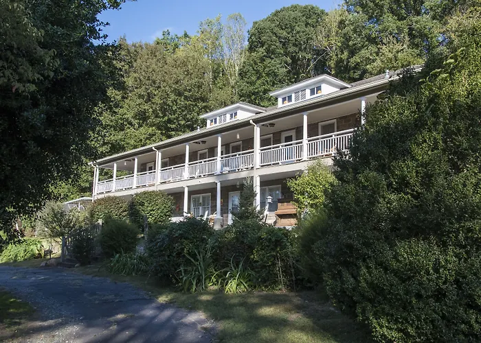 Calhoun House Inn & Suites
