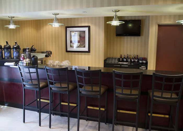 Cobblestone Inn & Suites - Bloomfield