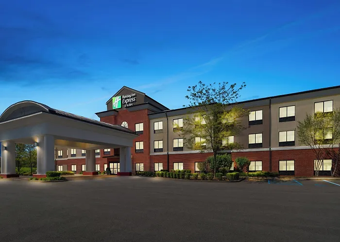 Holiday Inn Express & Suites Fairmont By Ihg