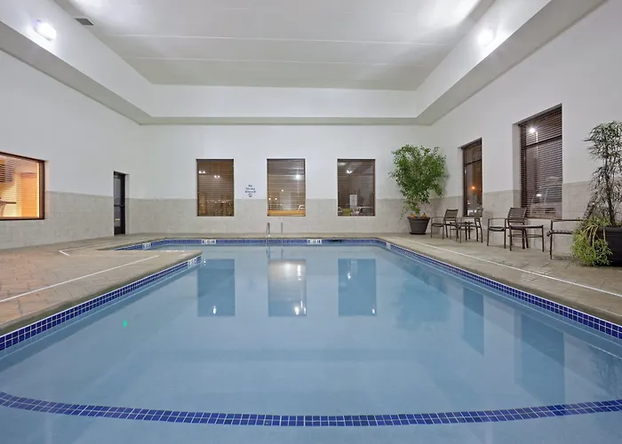Holiday Inn Express & Suites Malone By Ihg