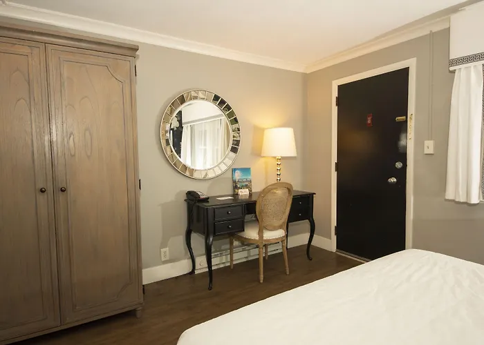 Simmons Motel And Suites