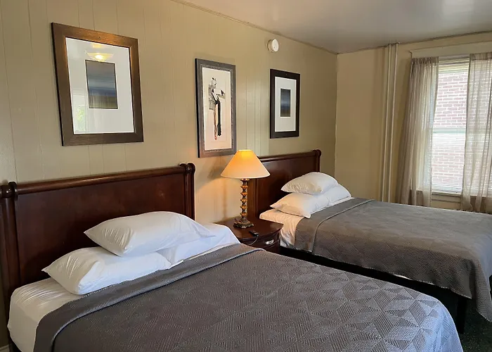 Simmons Motel And Suites