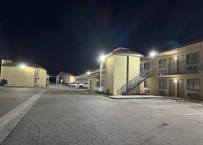 Baymont By Wyndham Bakersfield