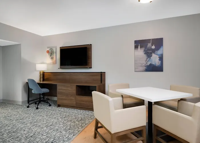 Wingate By Wyndham Geneva At Spire Academy