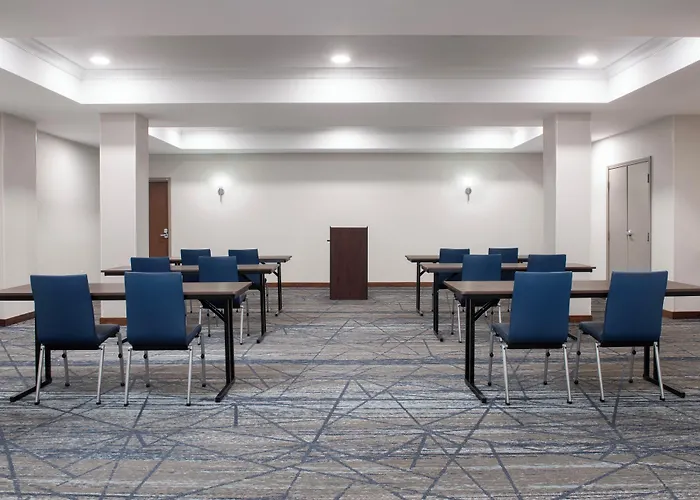 Holiday Inn Express & Suites Alexandria - Fort Belvoir By Ihg