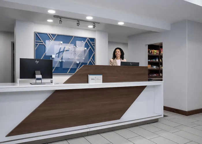 Holiday Inn Express&Suites Alexandria - Fort Belvoir by IHG