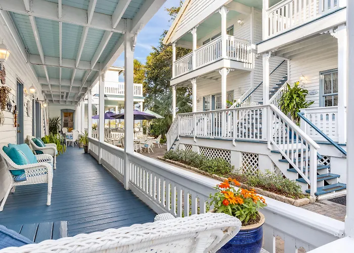 Bayfront Westcott House Bed & Breakfast