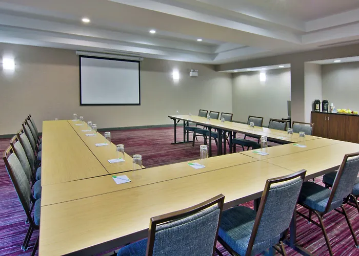 Courtyard By Marriott Clarksville