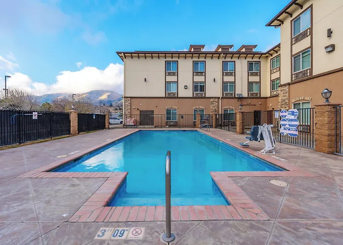 Holiday Inn Express & Suites Frazier Park By Ihg